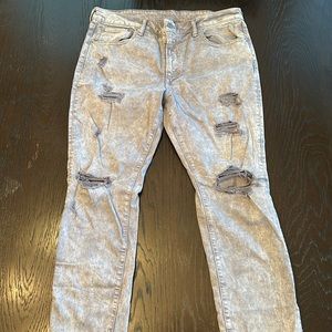 American Eagle Men’s Airflex gray torn wash slim fit jean. 38x30